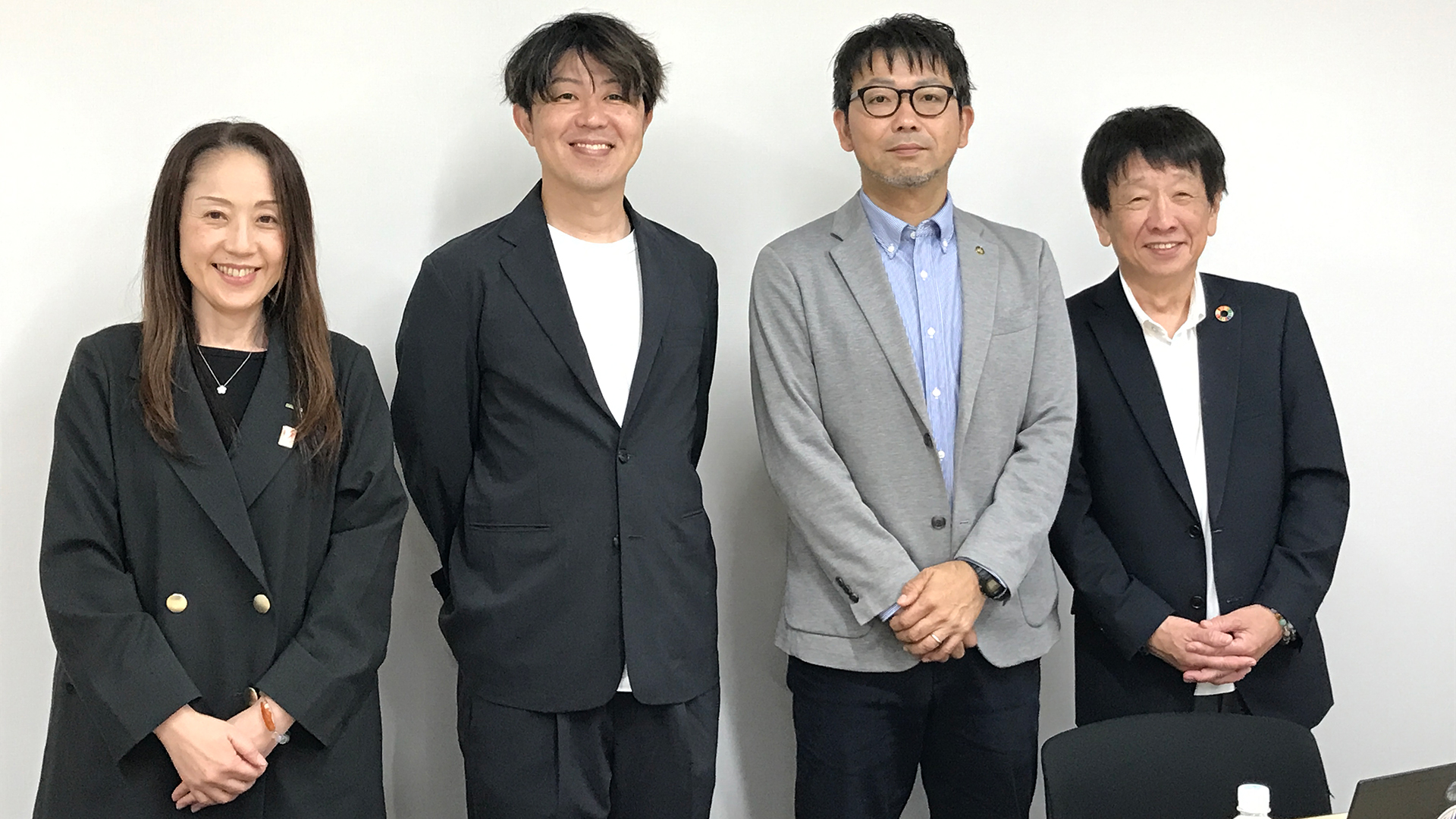 登壇した4人の写真